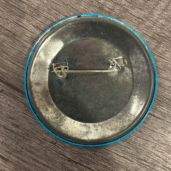 Flintstones badge - bedrock city - South Dakota - USA - vintage pin button EUC - Picture 2 of 2